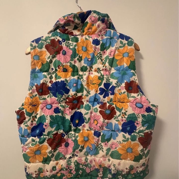 Floral puffer Vest - Picture 2 of 4